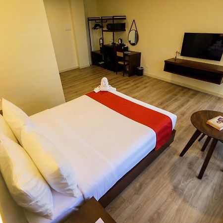 Cebu Quincentennial Hotel Экстерьер фото