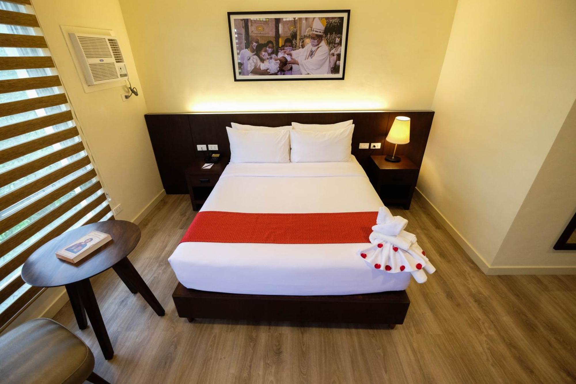 Cebu Quincentennial Hotel Экстерьер фото